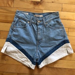 Levi’s Colorblock Mom Shorts - Size 23